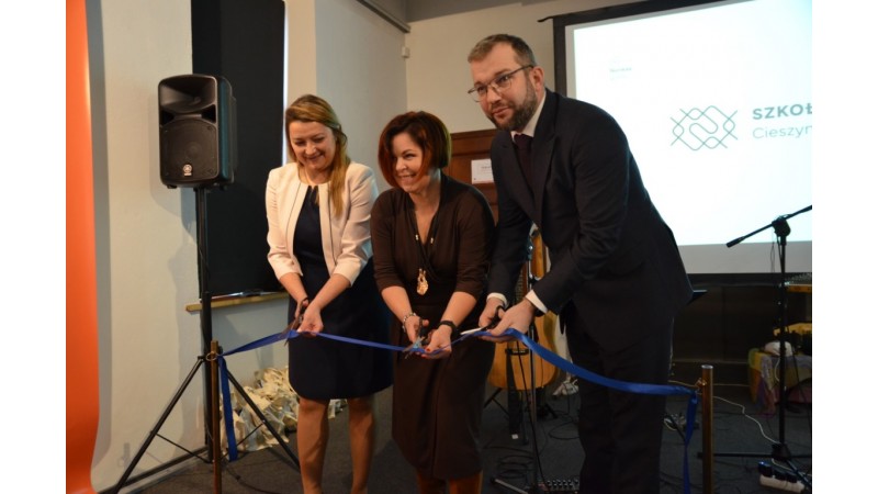 Otwarcie Szkoły Rzemiosł w Cieszynie, od lewej: dyrektor Magdalena Chorąży-Suchy, Burmistrz Gabriela Staszkiewicz, Minister Grzegorz Puda